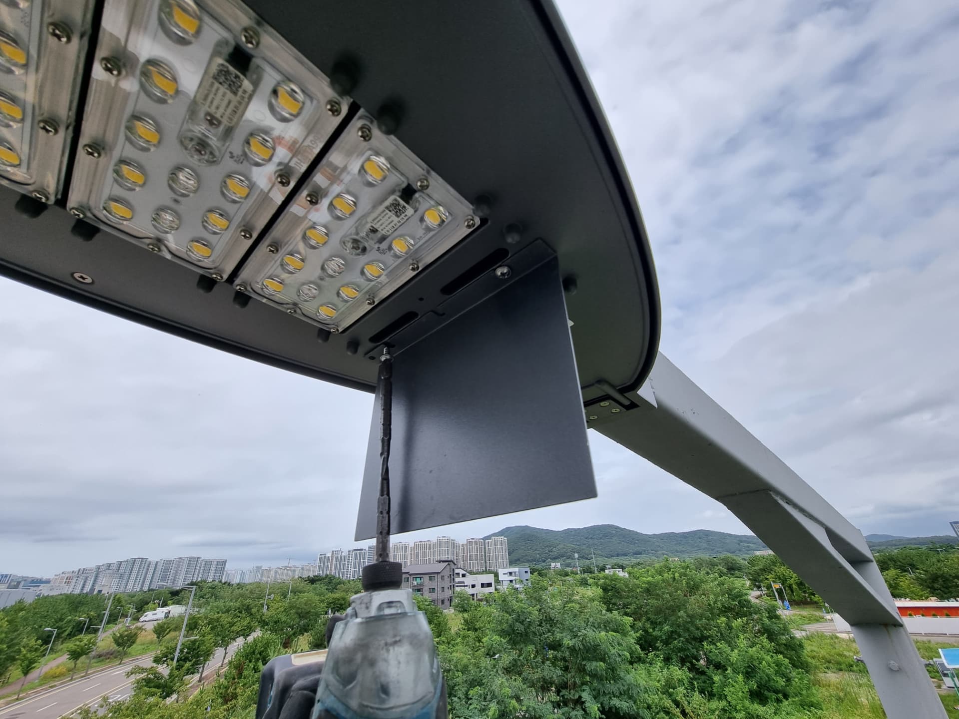 가로등 LED 모듈 설치 작업 현장사진